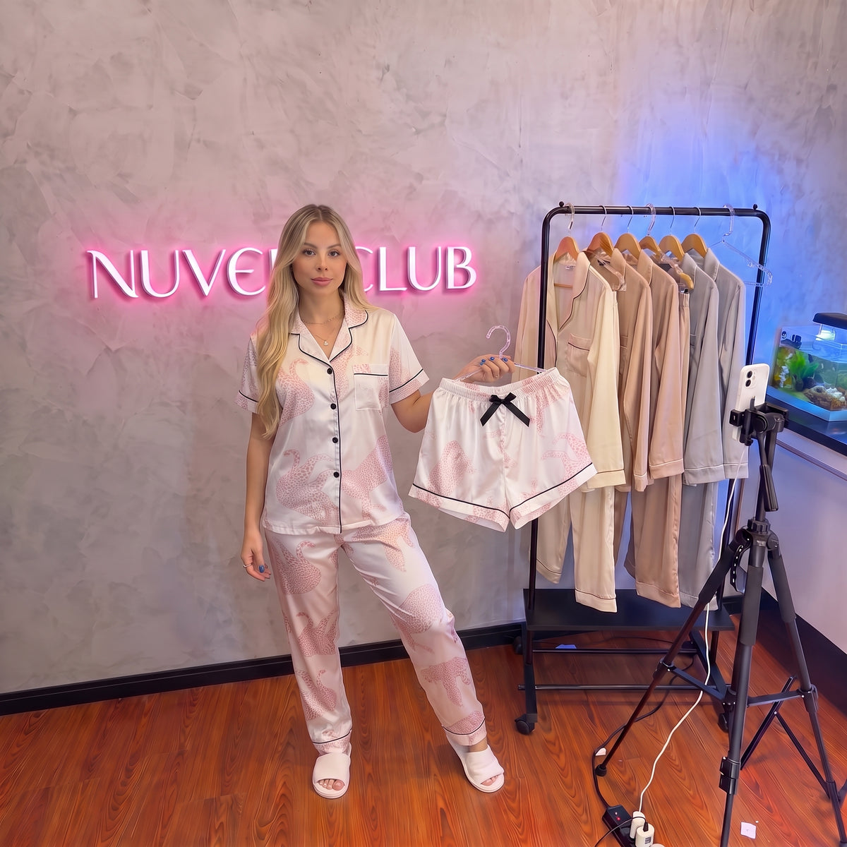 3 Peças Conjunto de Pijama Feminino com Top de Manga Curta e Shorts/Calça com Estampa de Onça, Adequado para Primavera, Verão e Outono